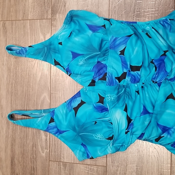 Islander women's sz 20W one piece swimsuit good condition - Picture 2 of 7